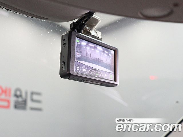 Mercedes-Benz E-Class 2011 — photo 8