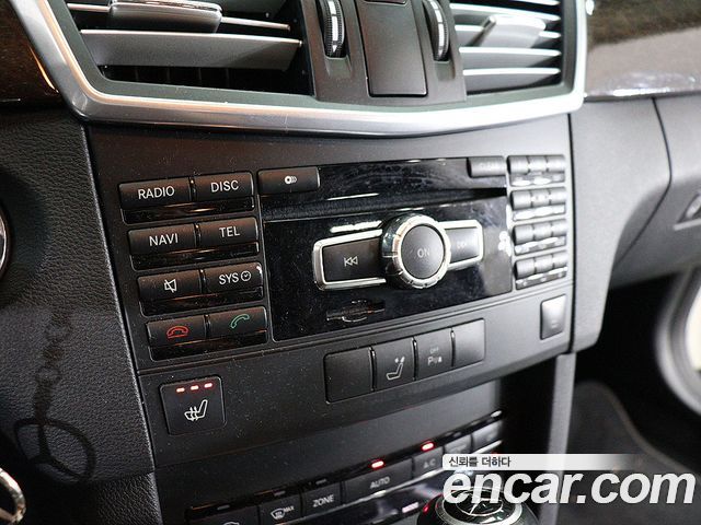 Mercedes-Benz E-Class 2011 — photo 10