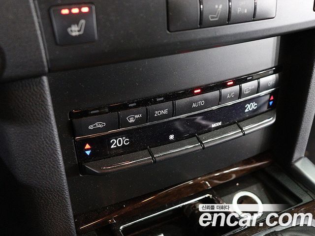 Mercedes-Benz E-Class 2011 — photo 12