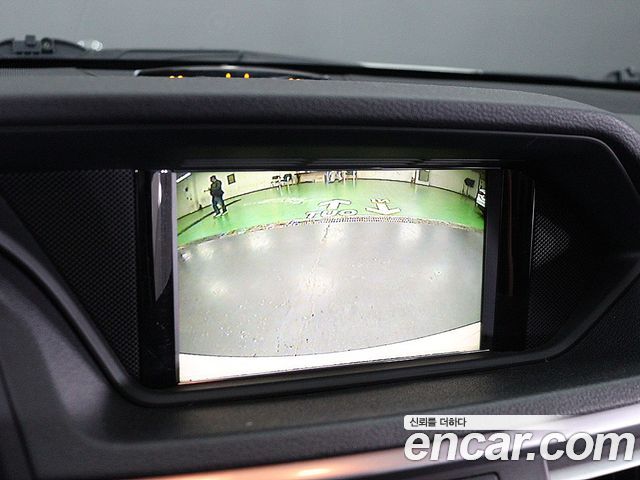 Mercedes-Benz E-Class 2011 — photo 13
