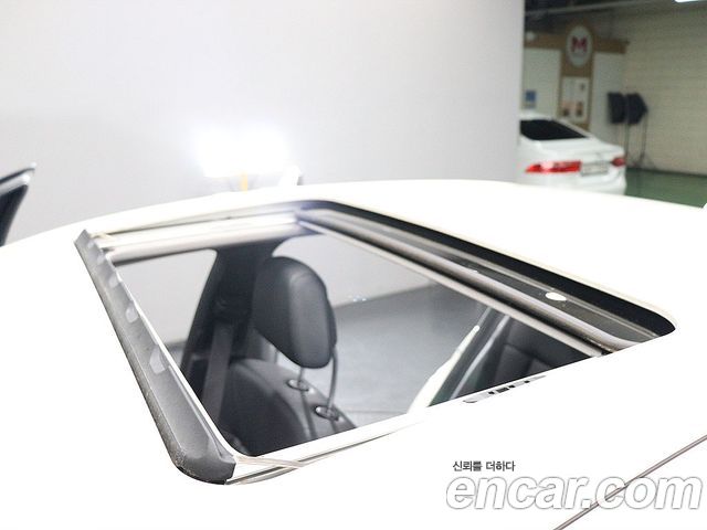 Mercedes-Benz E-Class 2011 — photo 14