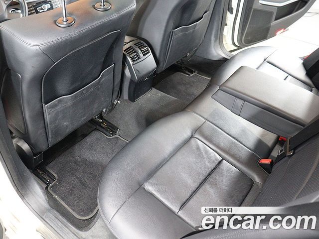 Mercedes-Benz E-Class 2011 — photo 17