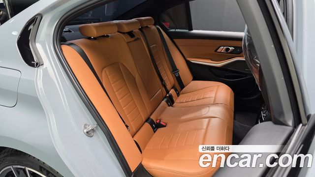BMW 3-Series 2023 — photo 17