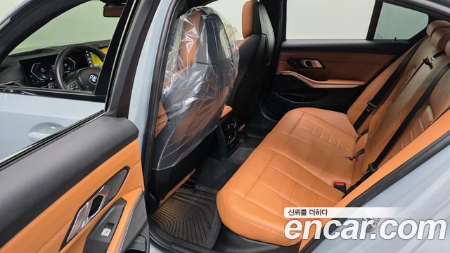 BMW 3-Series 2023 — photo 18