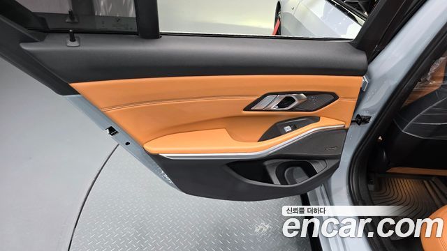 BMW 3-Series 2023 — photo 15