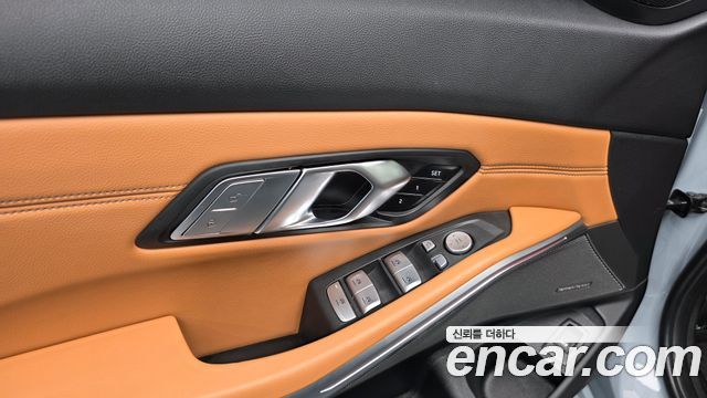BMW 3-Series 2023 — photo 27