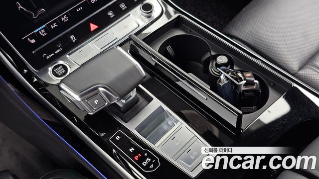 Audi A8 2021 — photo 12