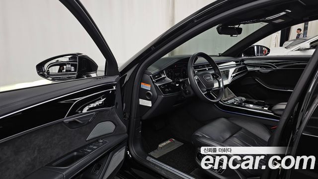 Audi A8 2021 — photo 13