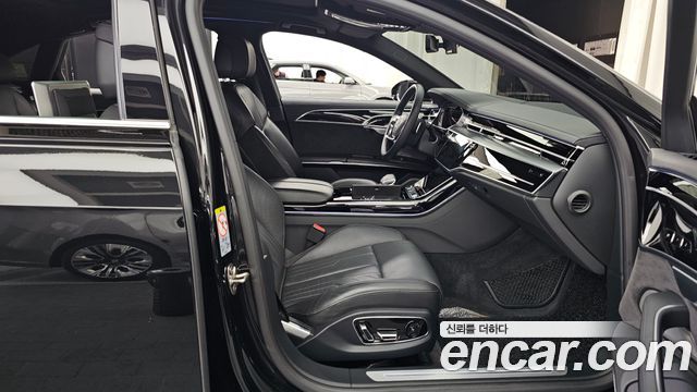 Audi A8 2021 — photo 17