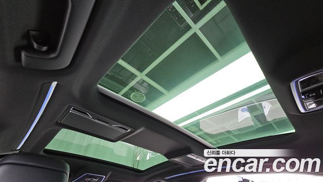 Audi A8 2021 — photo 23