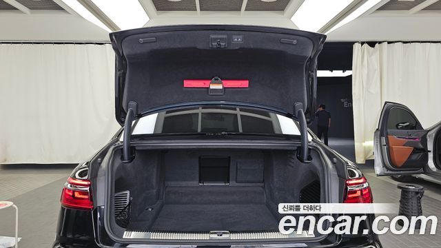 Audi A8 2021 — photo 26