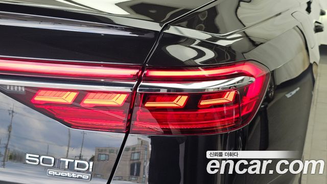Audi A8 2021 — photo 9