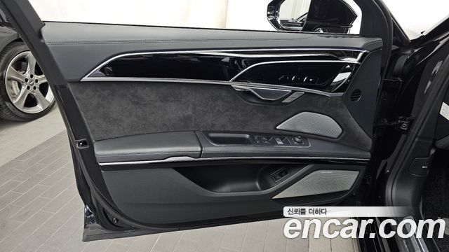 Audi A8 2021 — photo 14