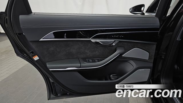 Audi A8 2021 — photo 15
