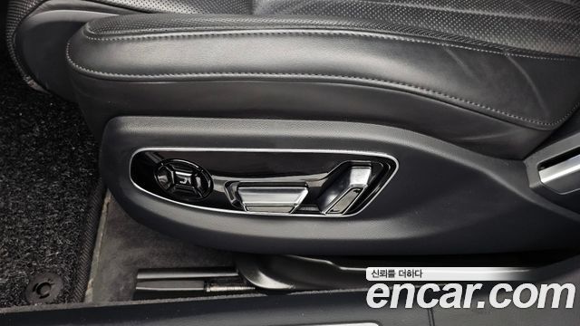 Audi A8 2021 — photo 16