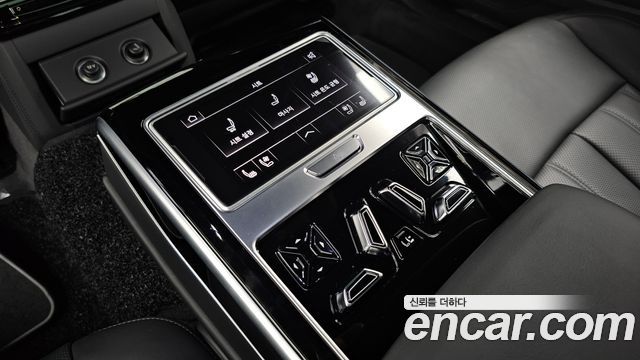 Audi A8 2021 — photo 27