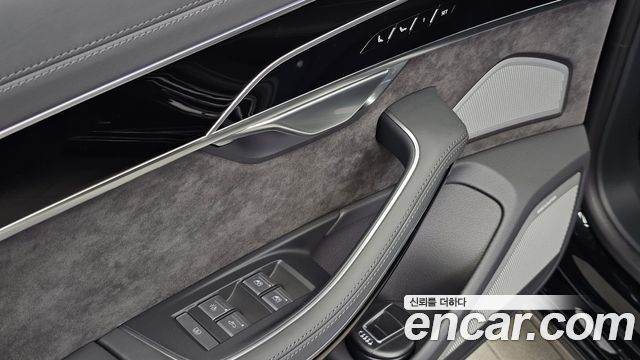 Audi A8 2021 — photo 28