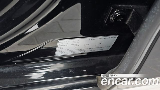 Audi A8 2021 — photo 30