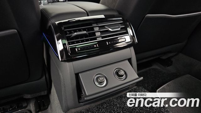 Audi A8 2021 — photo 31