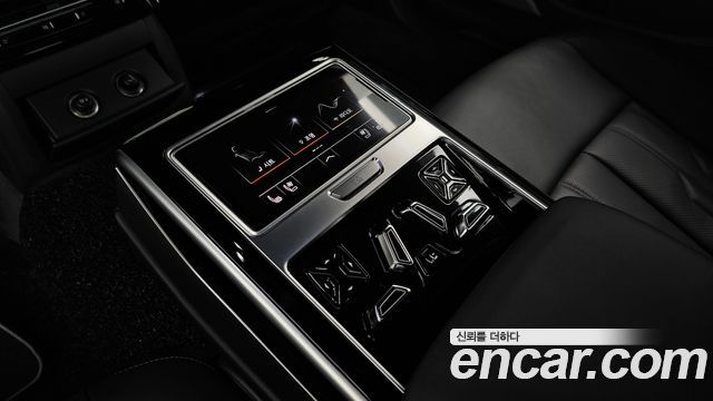 Audi A8 2021 — photo 33