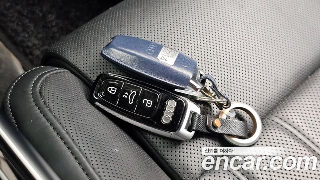 Audi A8 2021 — photo 35