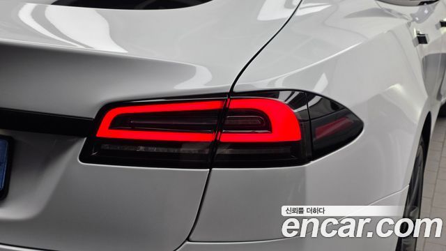Tesla Model S 2023 — photo 9