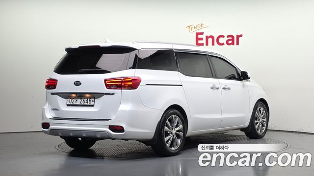 Kia Canival 2019 — photo 2