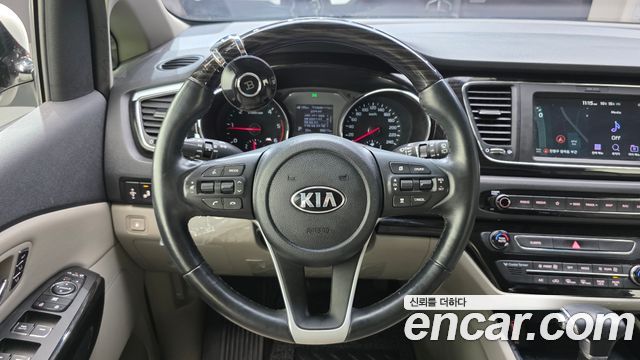 Kia Canival 2019 — photo 18