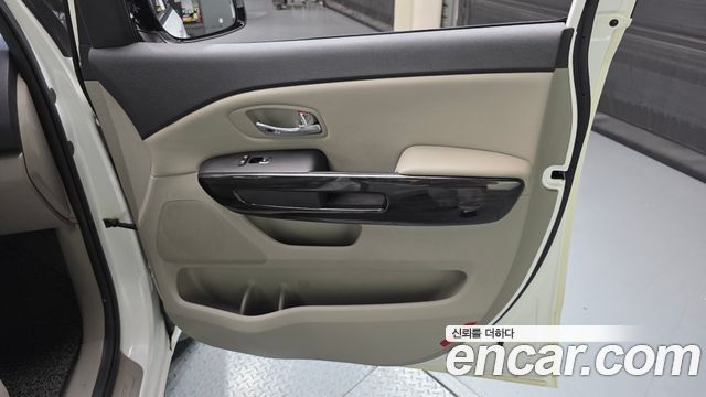 Kia Canival 2019 — photo 15