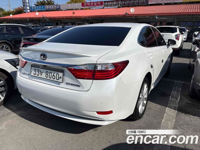 Lexus ES 2015 — photo 2