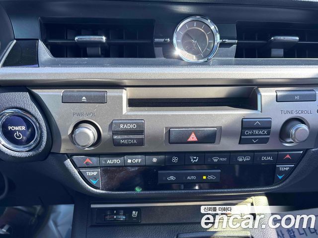 Lexus ES 2015 — photo 14