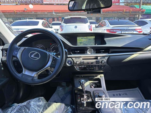 Lexus ES 2015 — photo 17