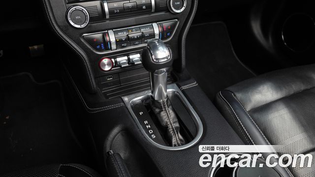 Ford Mustang 2019 — photo 12