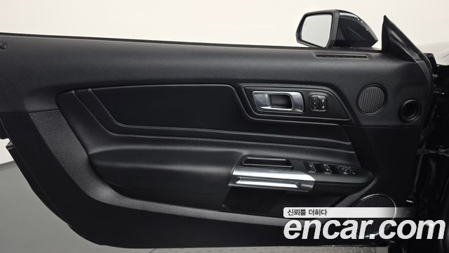 Ford Mustang 2019 — photo 14
