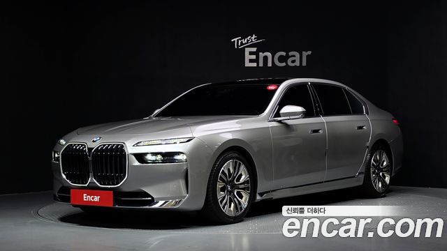 BMW 7-Series 2023 — photo 1