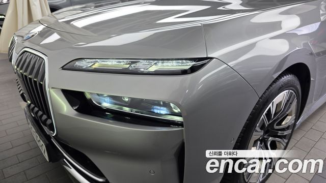 BMW 7-Series 2023 — photo 8