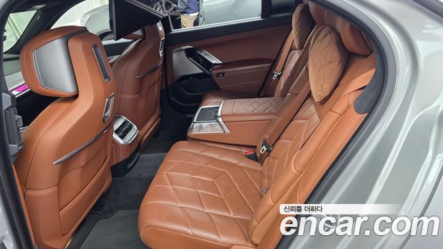 BMW 7-Series 2023 — photo 16