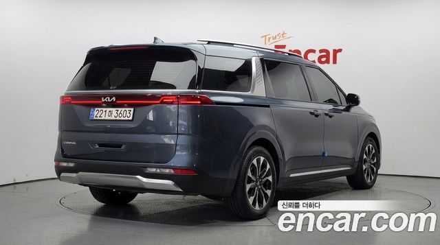 Kia Canival 2023 — photo 2