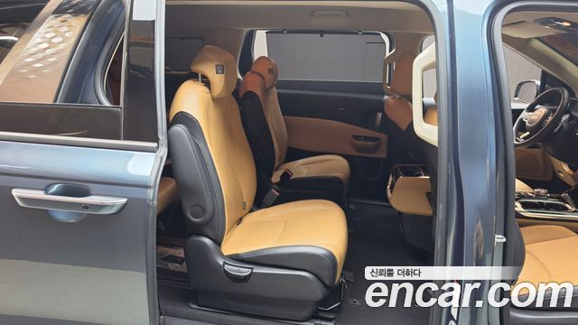 Kia Canival 2023 — photo 17
