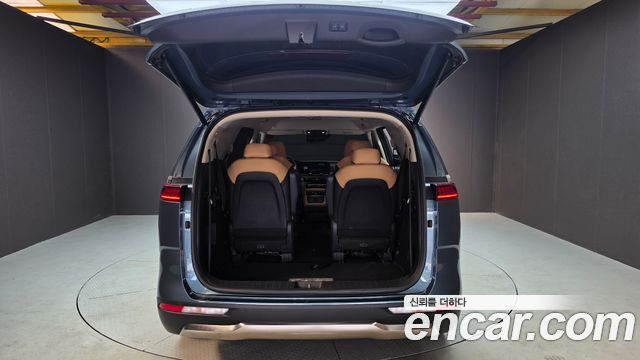 Kia Canival 2023 — photo 35
