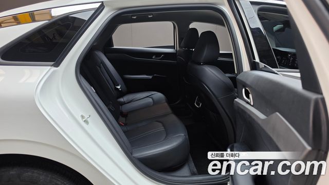 Kia K5 2023 — photo 17