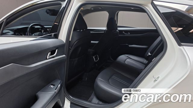 Kia K5 2023 — photo 18