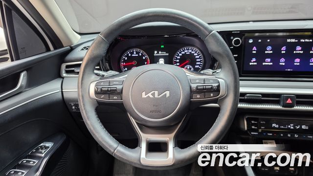 Kia K5 2023 — photo 19