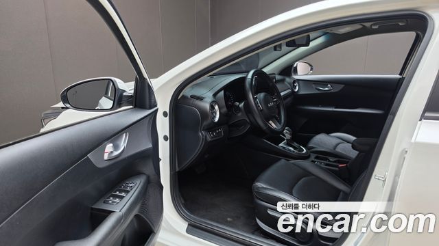 Kia K3 2022 — photo 13