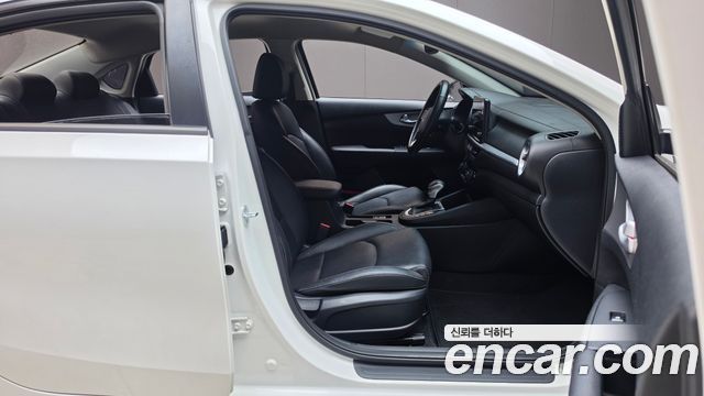 Kia K3 2022 — photo 16