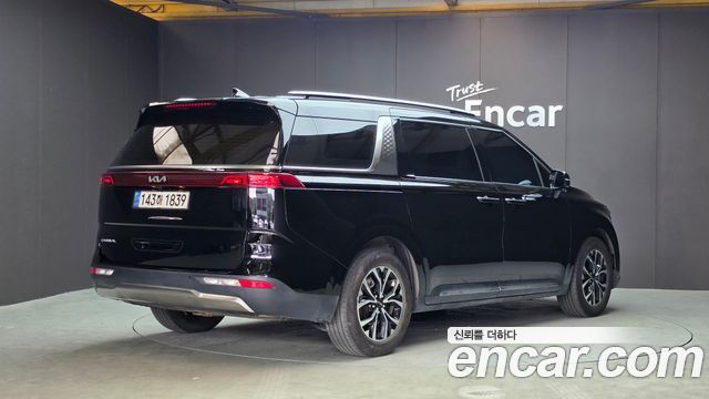 Kia Canival 2023 — photo 2