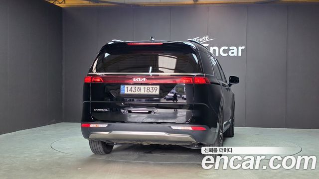 Kia Canival 2023 — photo 4
