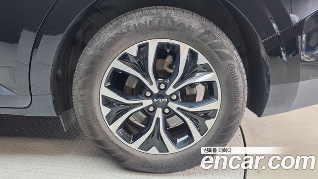 Kia Canival 2023 — photo 7