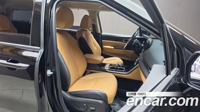 Kia Canival 2023 — photo 16