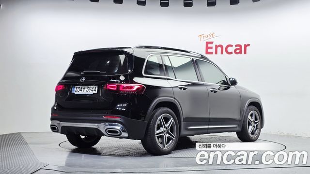 Mercedes-Benz GLB-Class 2023 — photo 2